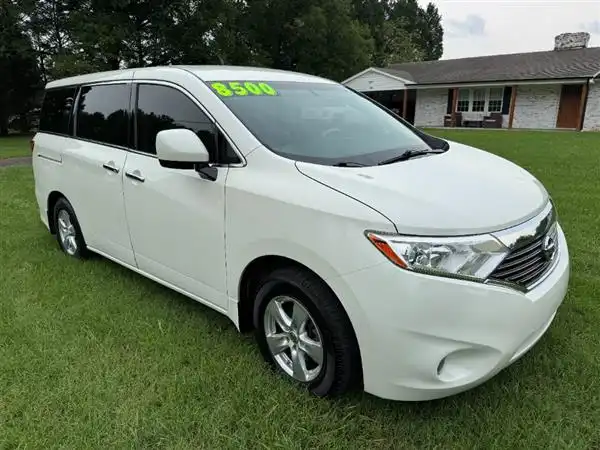 2015 Nissan Quest SV's photo
