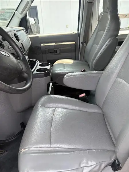 2012 Ford E-Series E-150 Van photo 3