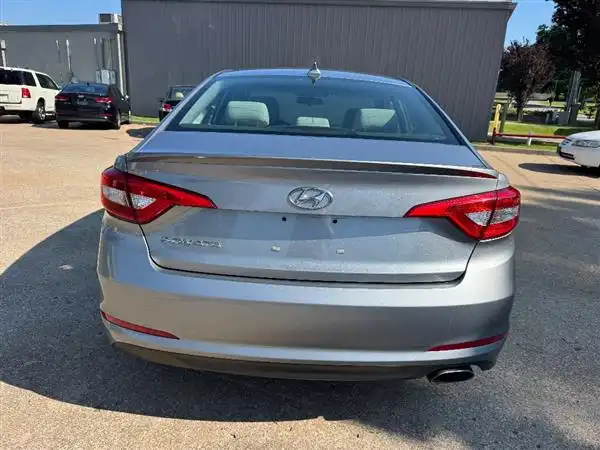 2015 Hyundai Sonata SE's photo