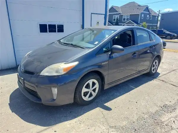 2013 Toyota Prius Two's photo