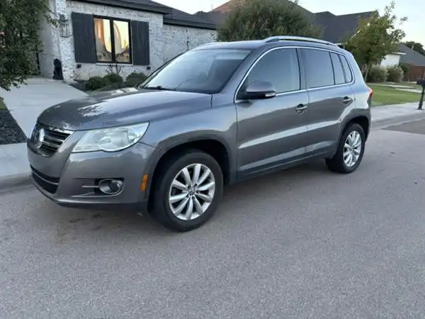 2011 Volkswagen Tiguan SE 4Motion's photo