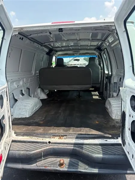 2012 Ford E-Series E-150 Van photo 4