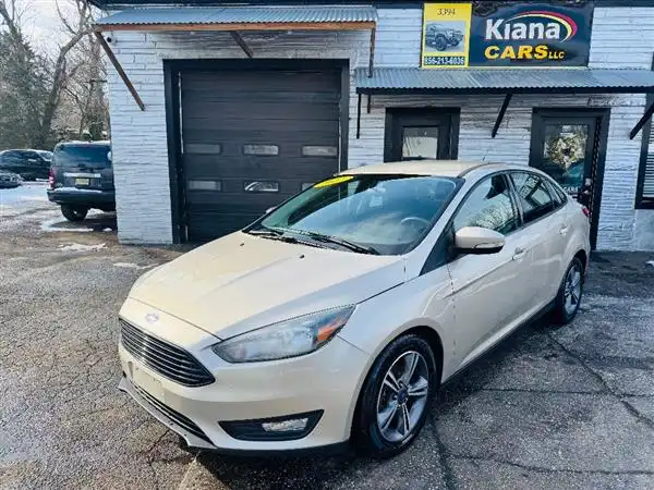 2017 Ford Focus SE Sedan's photo