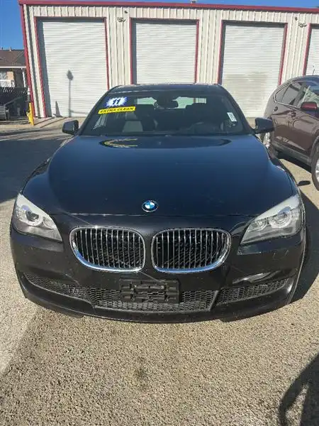 2011 BMW 7 Series 750i's photo