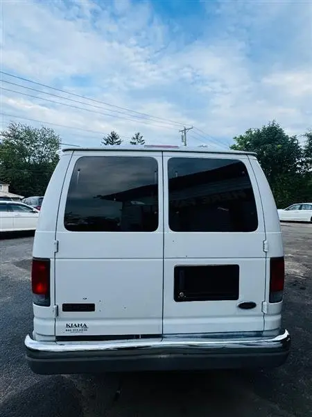 2003 Ford E-Series E-350 Extended photo 4