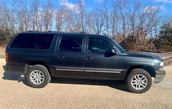 2003 Chevrolet Suburban 4WD 1500 Series LS's photo
