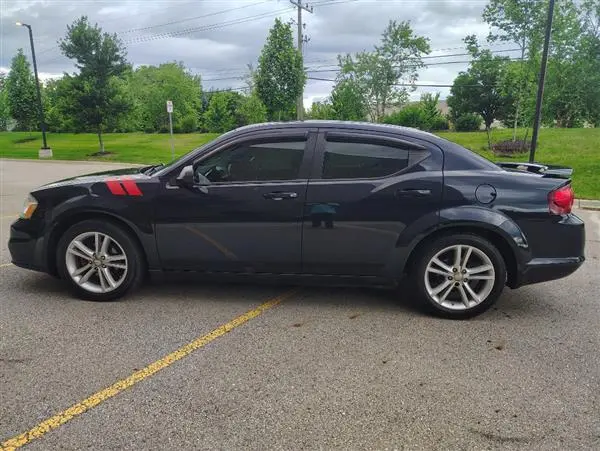 2012 Dodge Avenger SE photo 5
