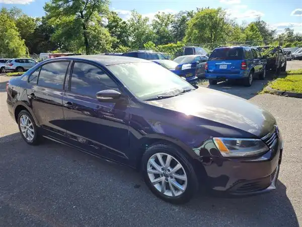2012 Volkswagen Jetta SE 6AT's photo
