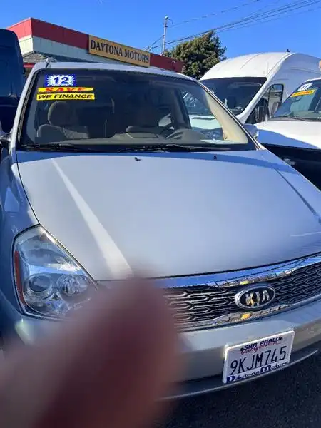 2012 Kia Sedona LX's photo
