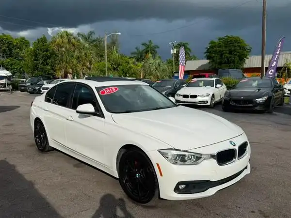 2018 BMW 3 Series 320i Sedan's photo