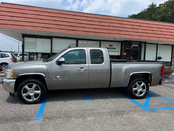 2013 Chevrolet Silverado 1500 LT Extended Cab MWB photo 1