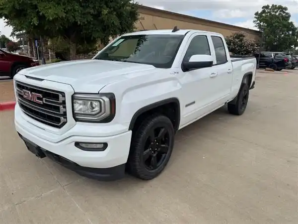 2017 GMC Sierra 4WD Double Cab Standard Box's photo