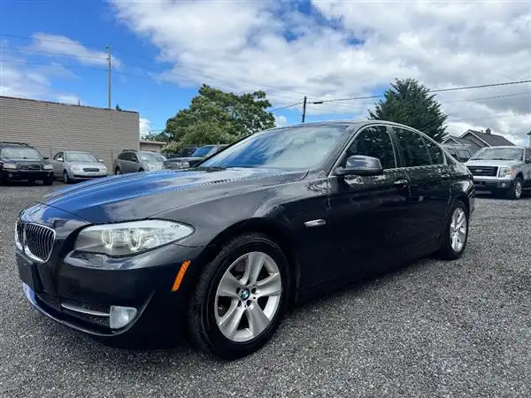 2013 BMW 5 Series 528i xDrive Sedan's photo