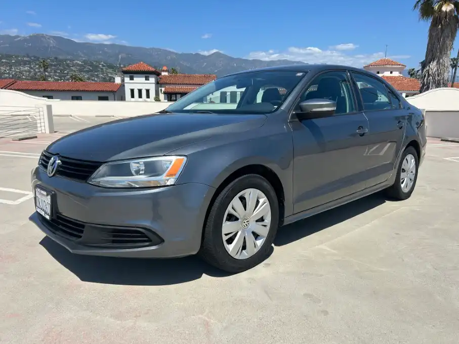 2012 Volkswagen Jetta SE 6AT's photo