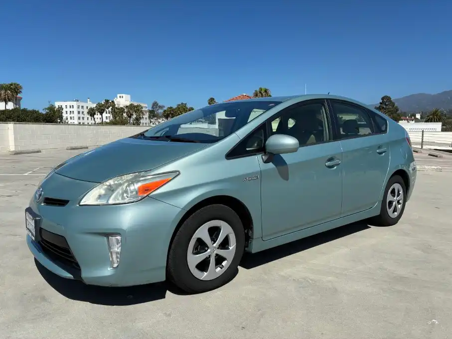 2013 Toyota Prius Four's photo