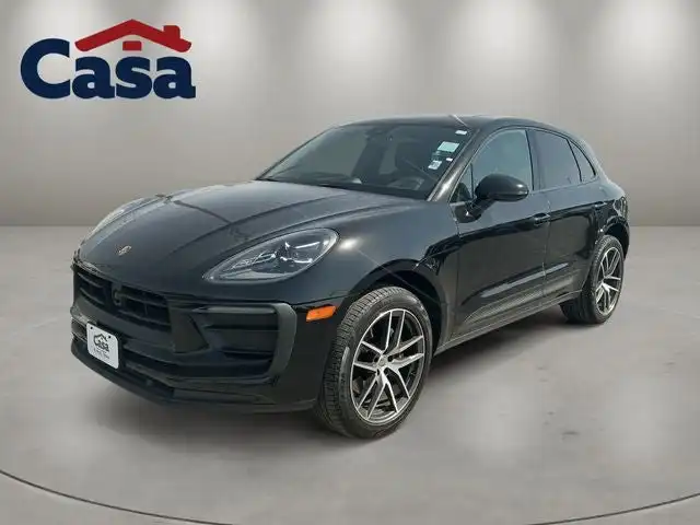 2025 Porsche Macan Base's photo