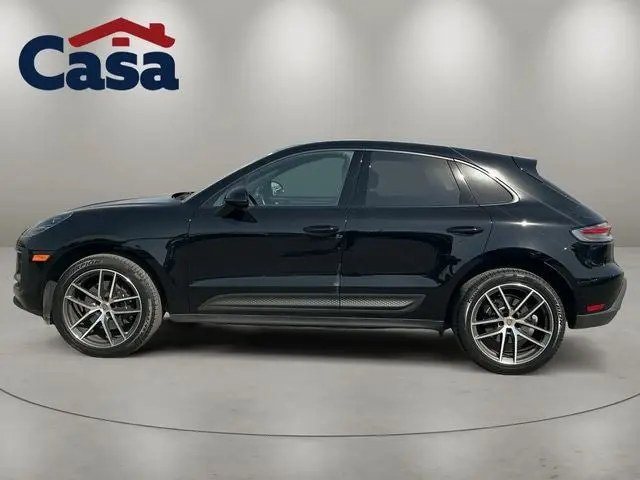 2025 Porsche Macan Base photo 3
