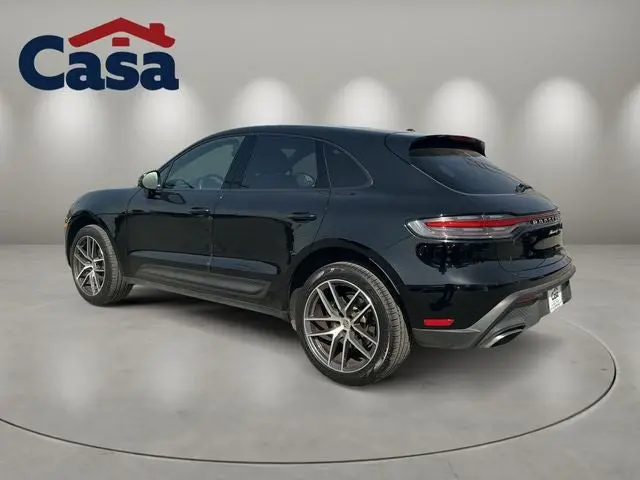 2025 Porsche Macan Base photo 4