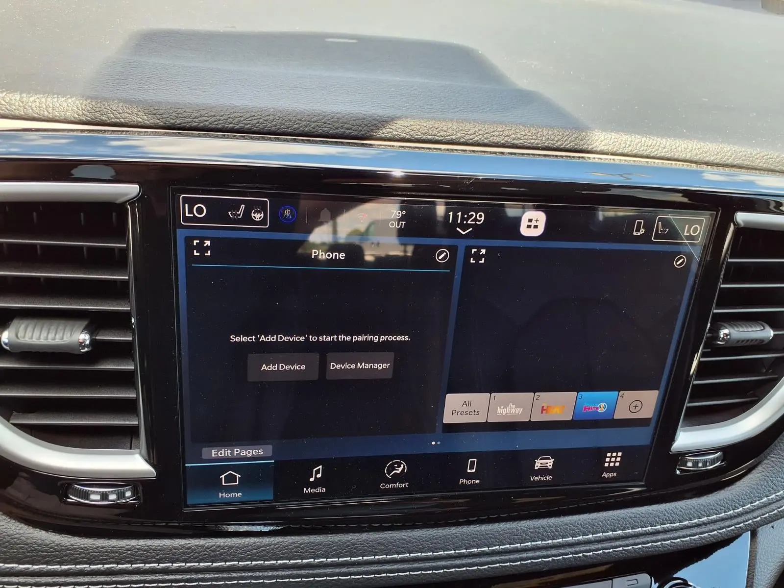 2027 Chrysler Pacifica Select photo 4