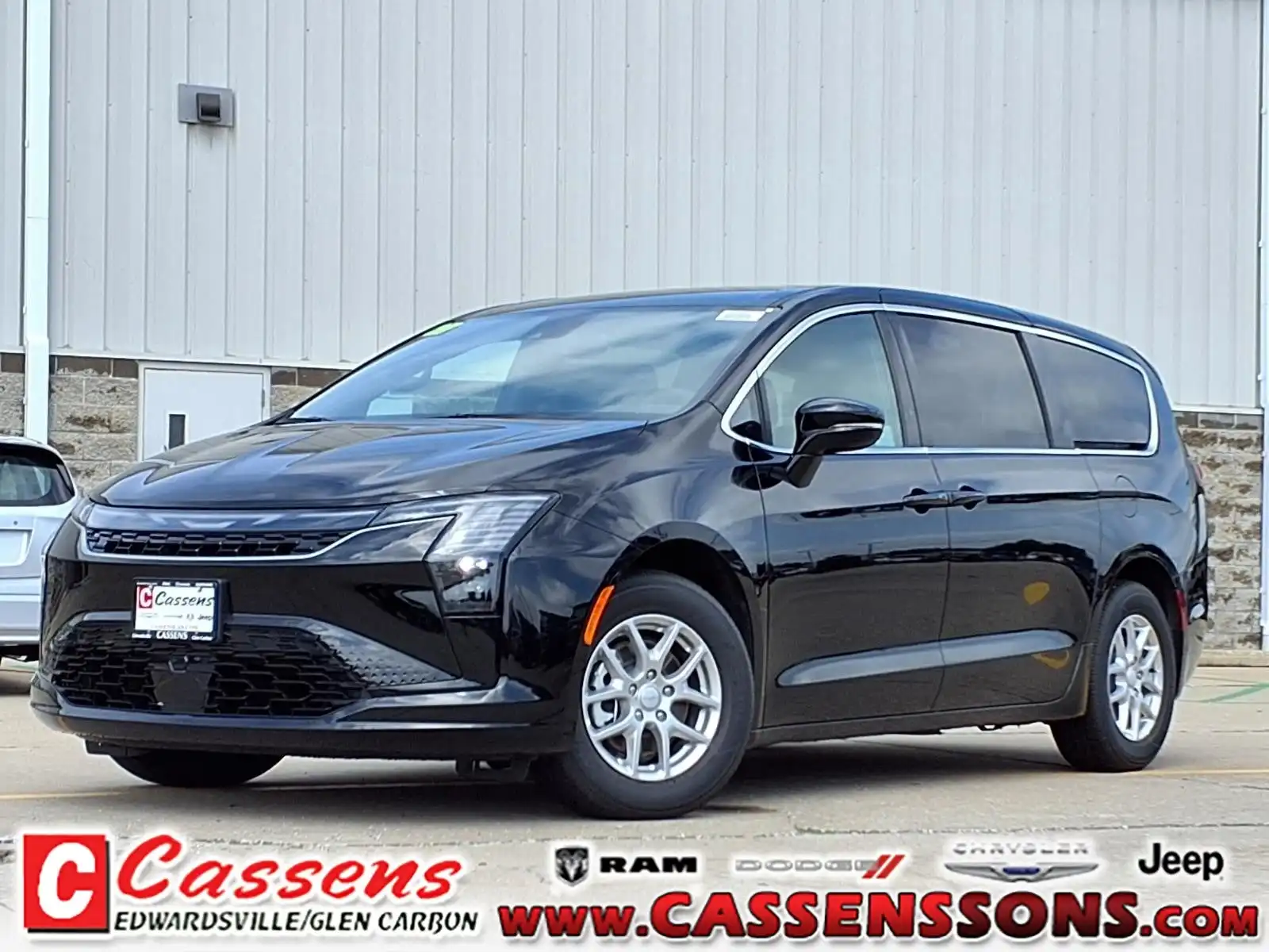 2027 Chrysler Pacifica Select's photo