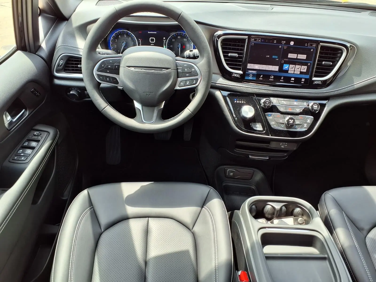 2027 Chrysler Pacifica Select photo 3