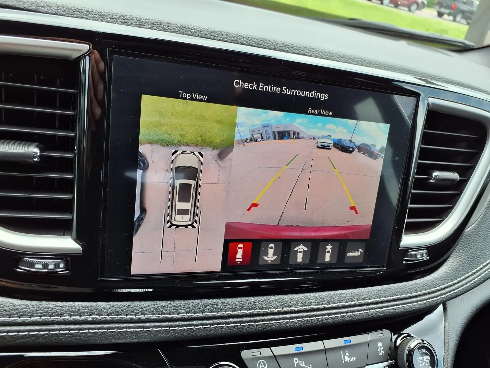 2027 Chrysler Pacifica Select photo 5