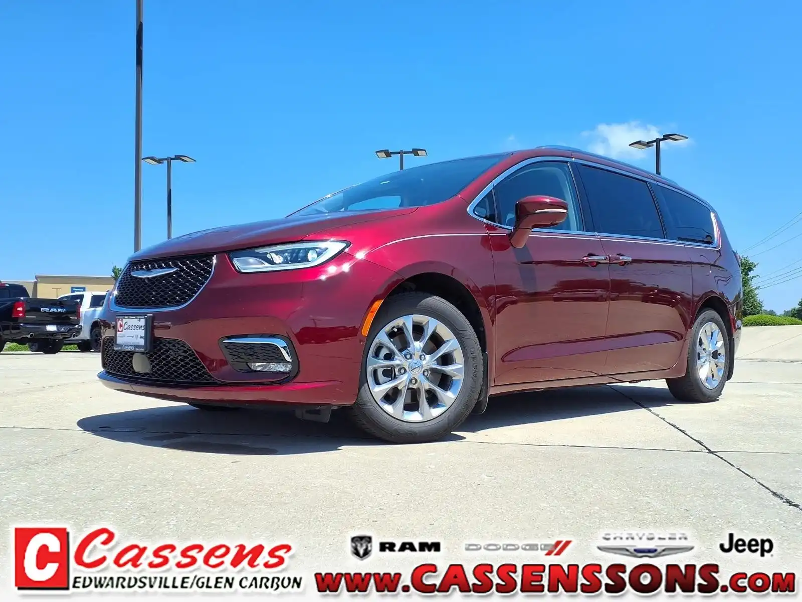 2021 Chrysler Pacifica Touring L's photo