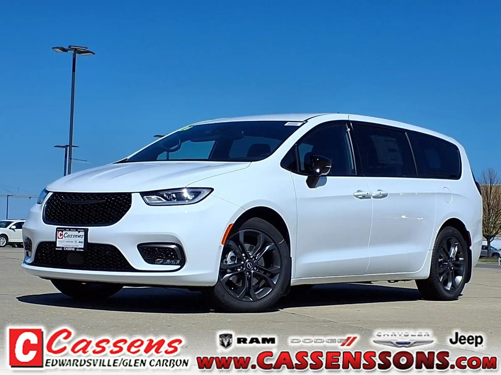 2026 Chrysler Pacifica Select photo 1