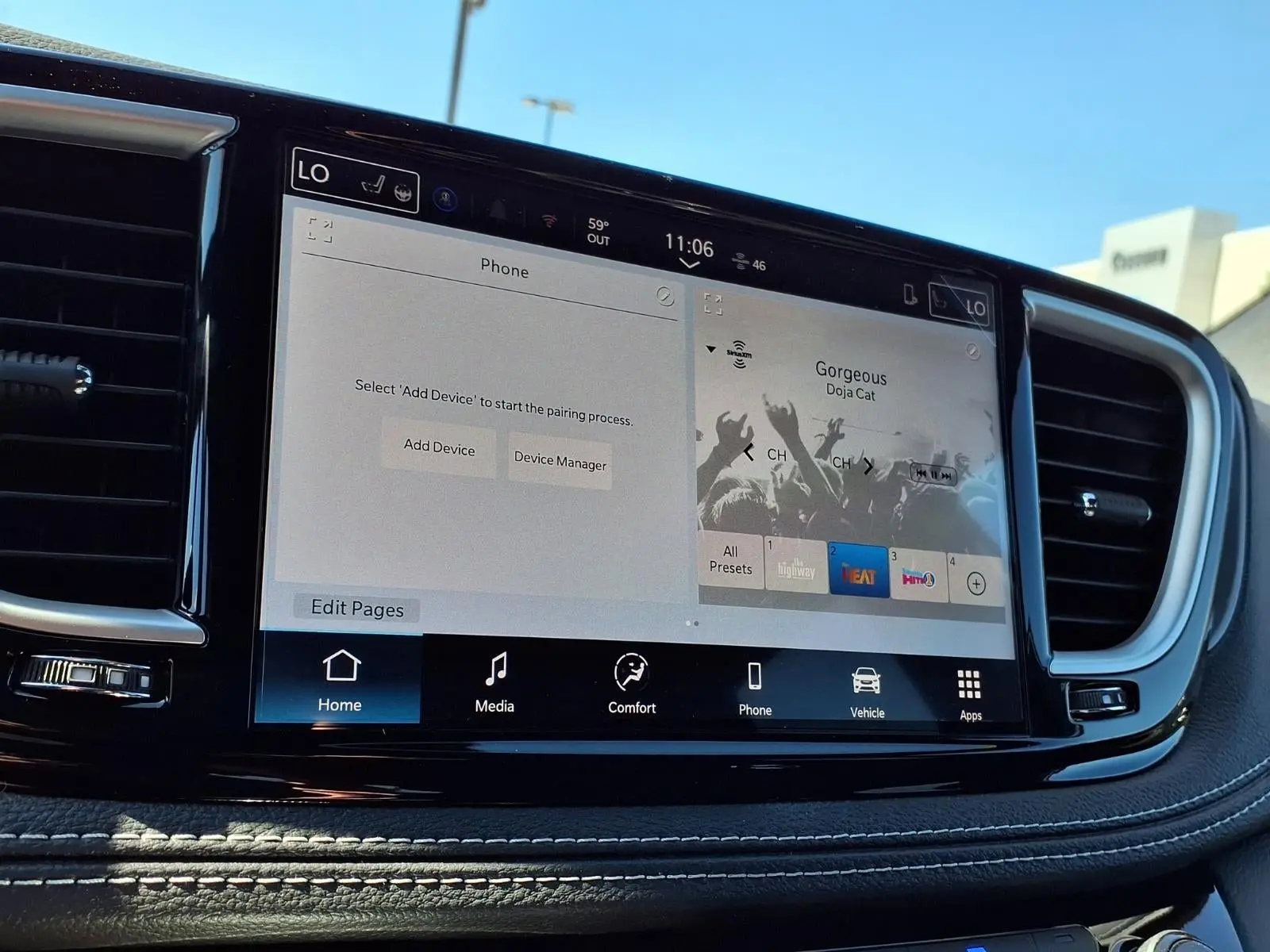 2026 Chrysler Pacifica Select photo 3