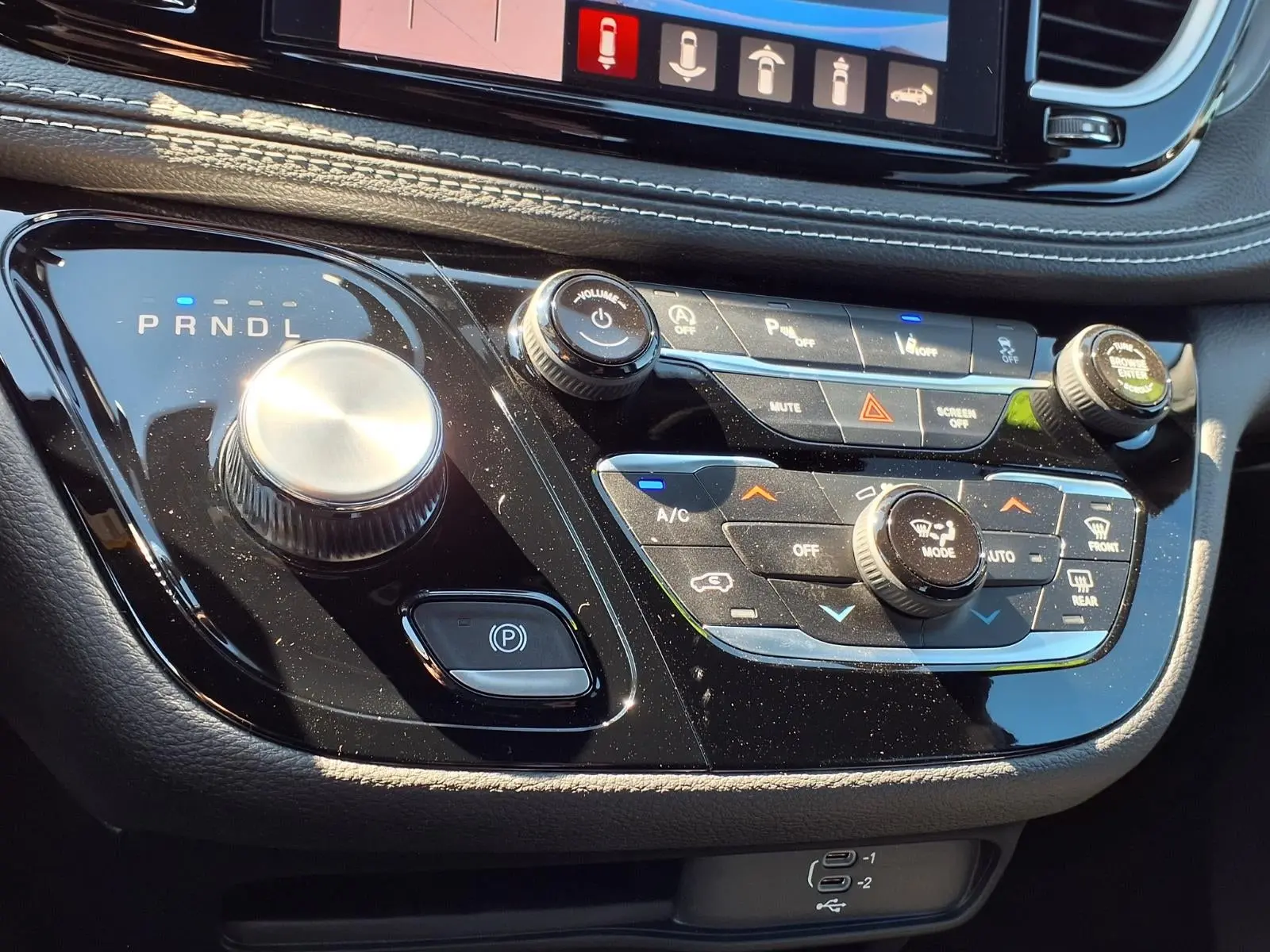 2026 Chrysler Pacifica Select photo 5