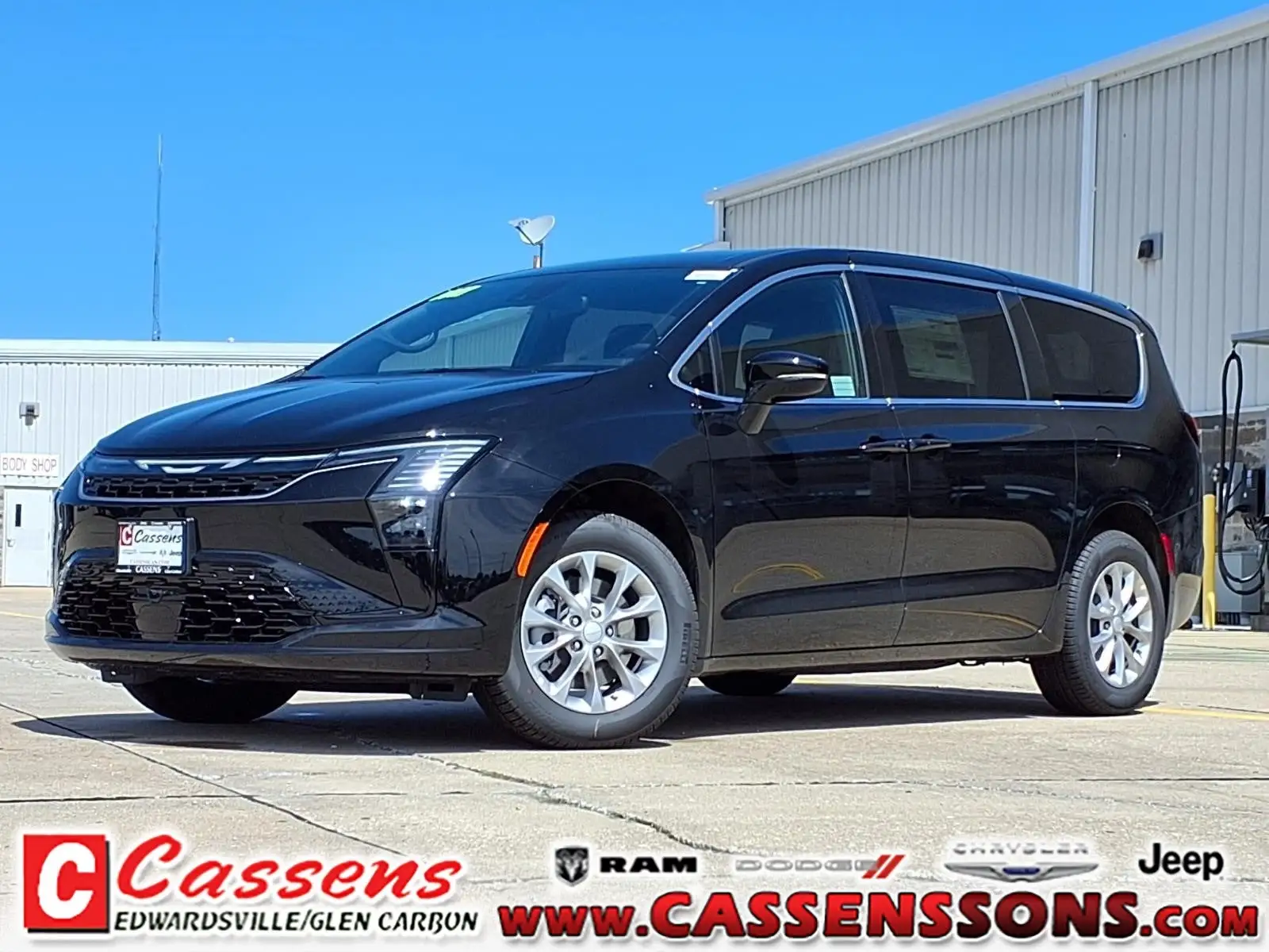 2027 Chrysler Pacifica Select AWD photo 1