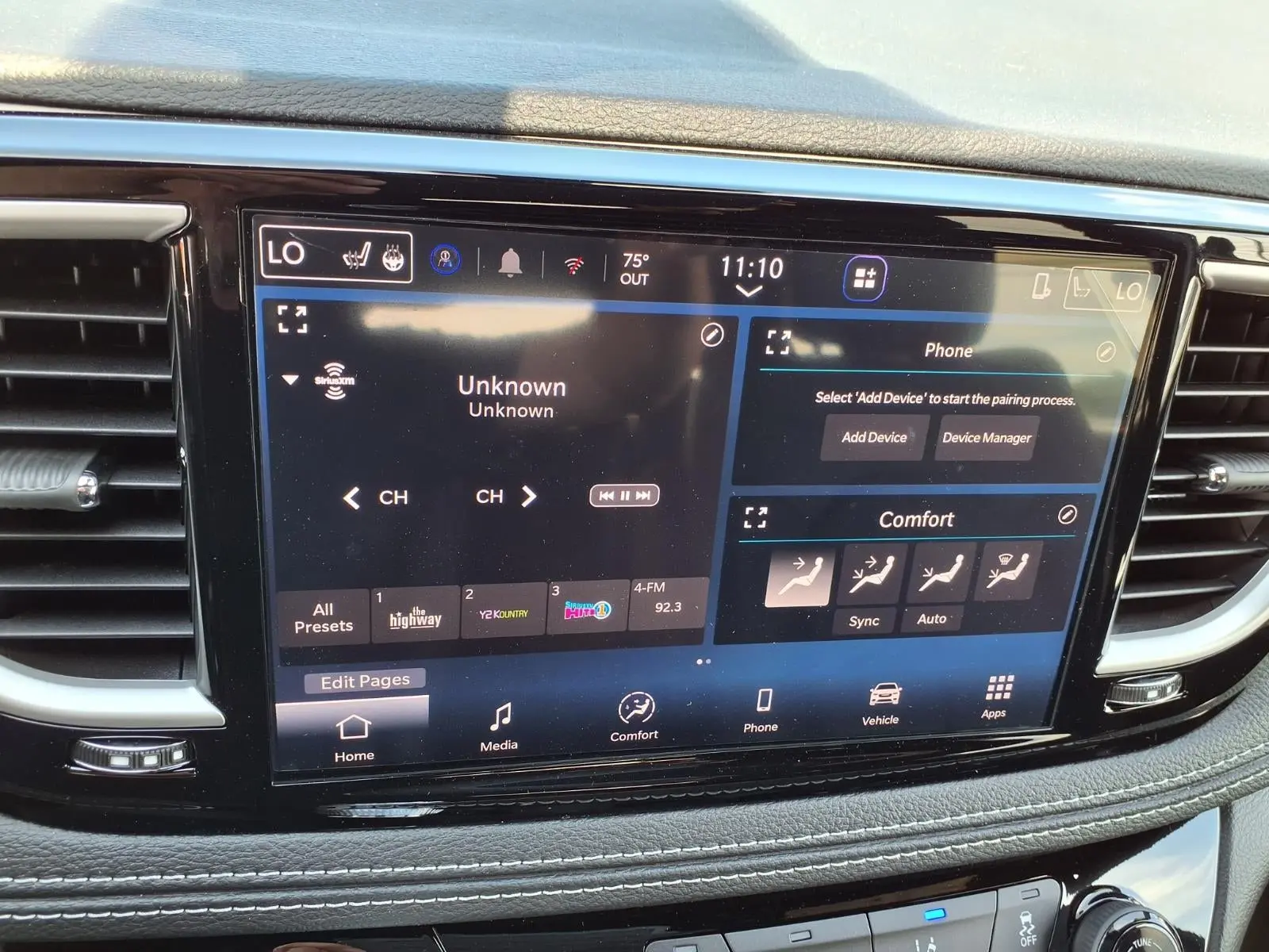 2027 Chrysler Pacifica Select AWD photo 4