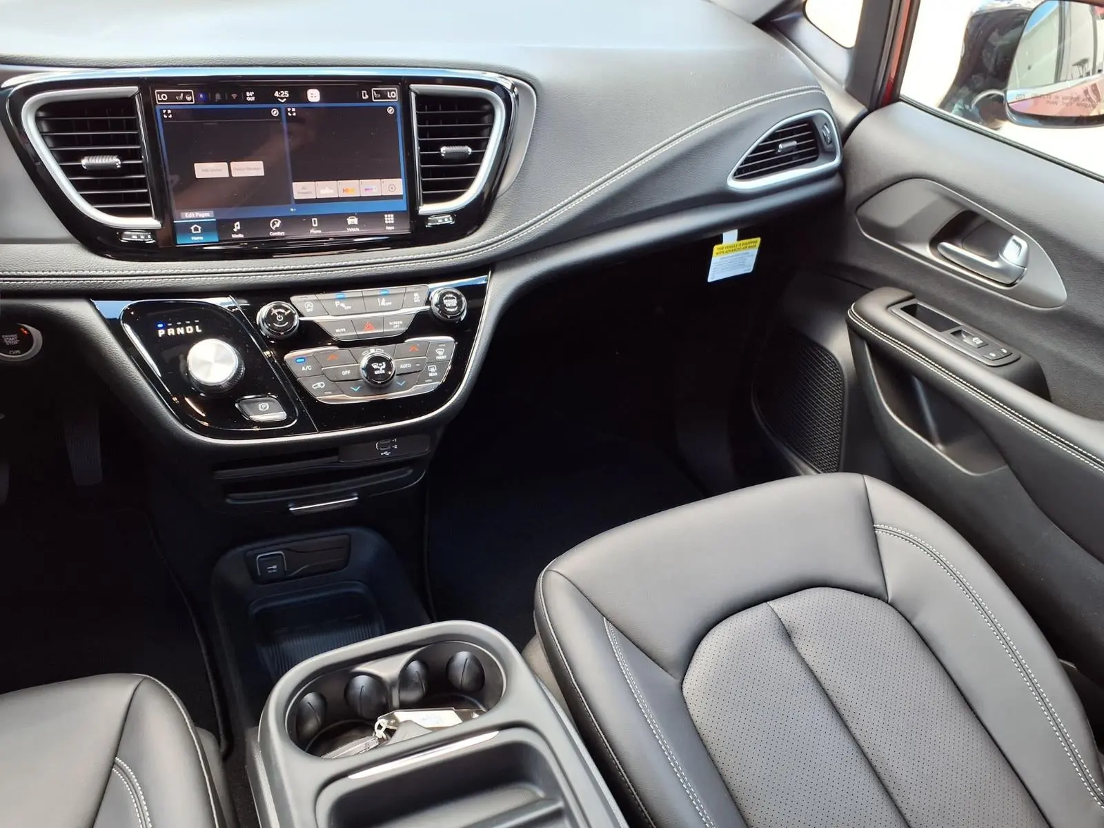 2027 Chrysler Pacifica Select AWD photo 4
