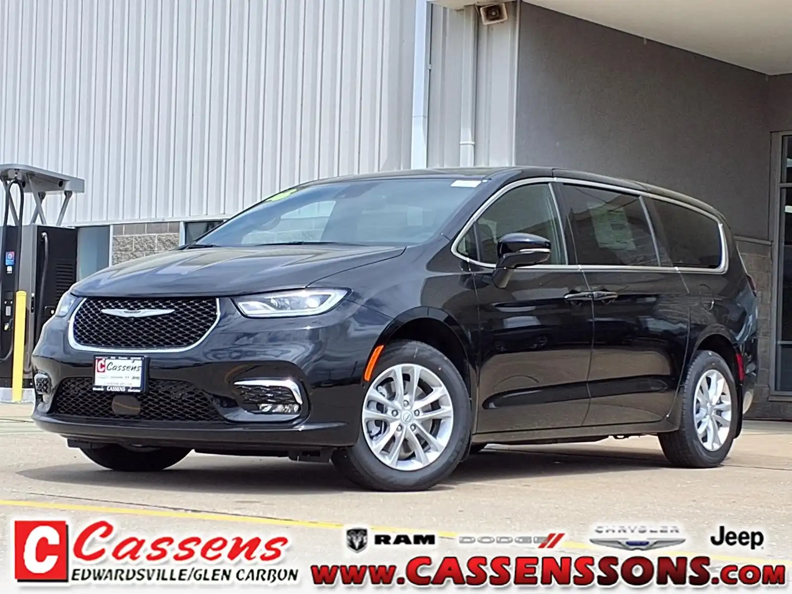 2026 Chrysler Pacifica Select AWD's photo