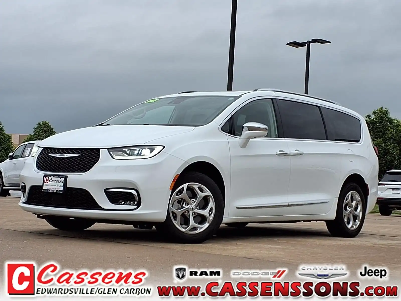 2021 Chrysler Pacifica Limited's photo