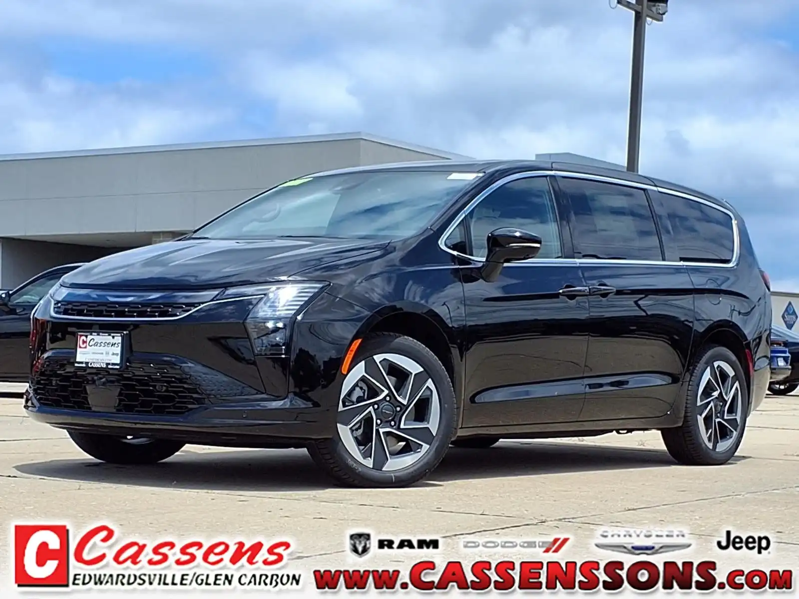 2027 Chrysler Pacifica Limited AWD's photo