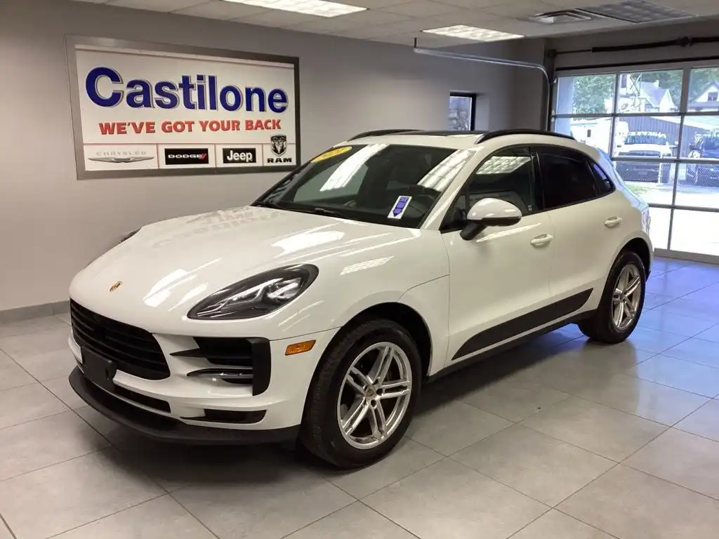 2021 Porsche Macan Base's photo
