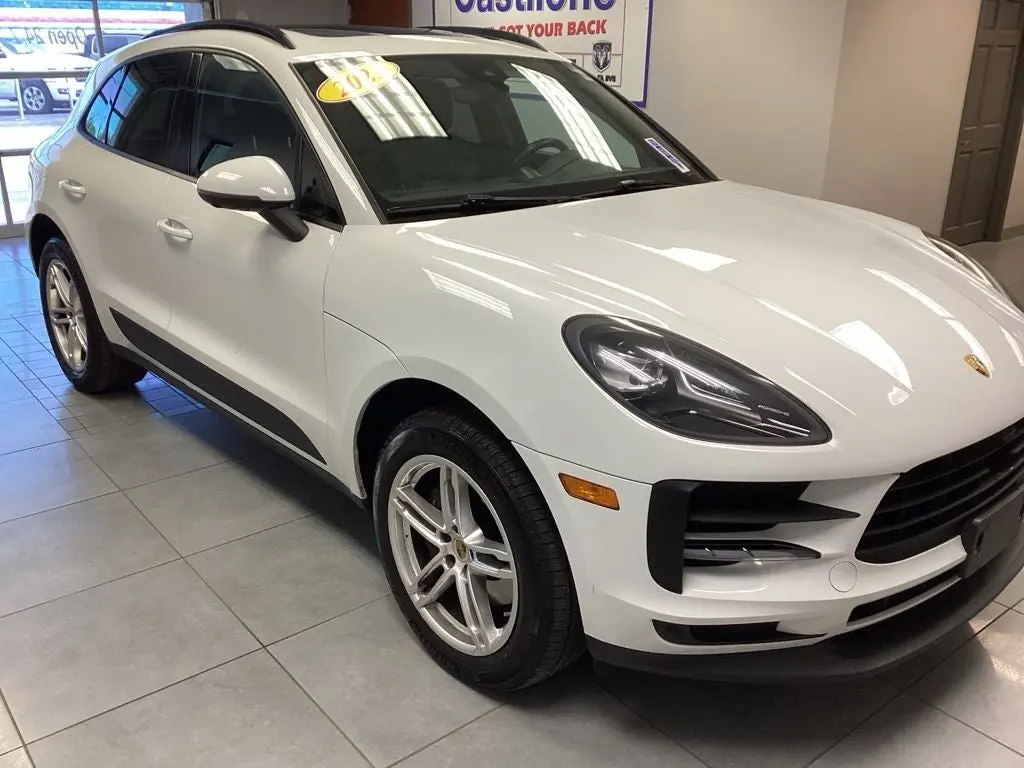 2021 Porsche Macan Base photo 3