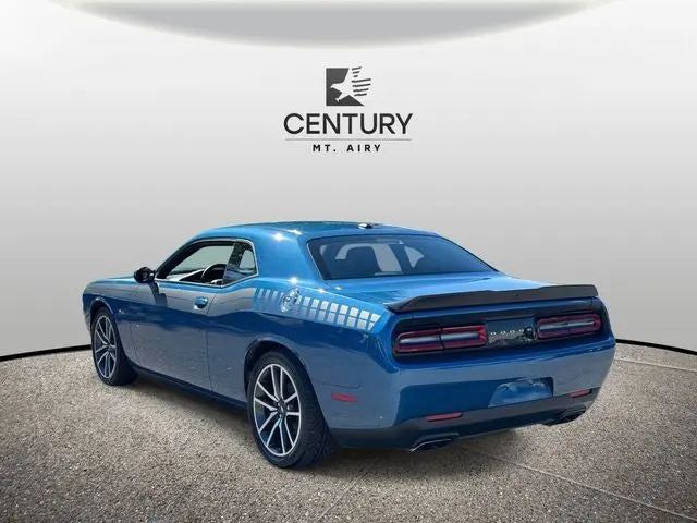 2023 Dodge Challenger R/T photo 3