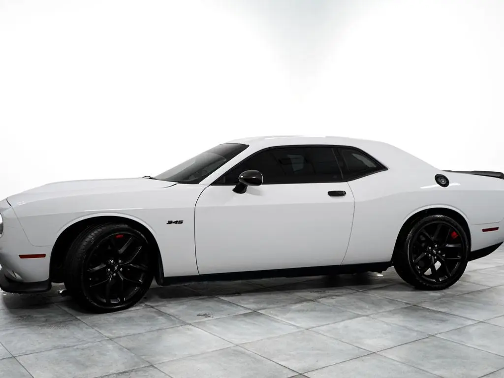 2023 Dodge Challenger R/T photo 4