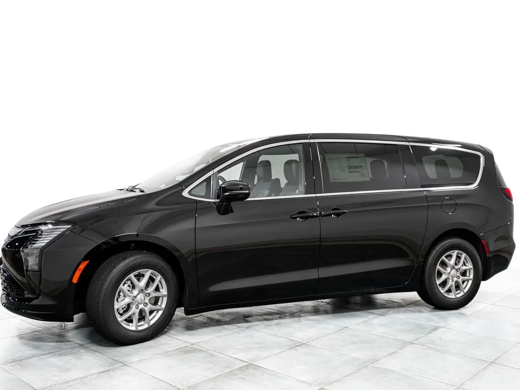 2027 Chrysler Pacifica Select photo 4
