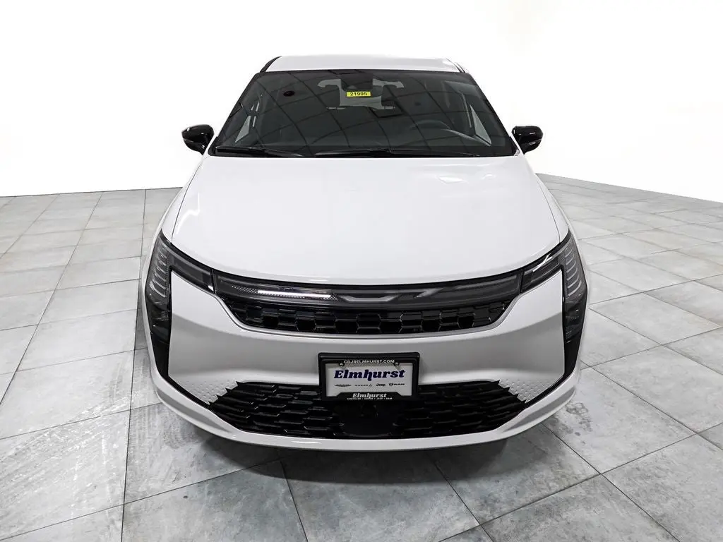 2027 Chrysler Pacifica Select photo 3