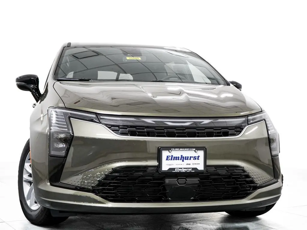 2027 Chrysler Pacifica Select photo 3