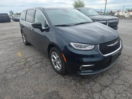 2024 Chrysler Pacifica Limited AWD's photo
