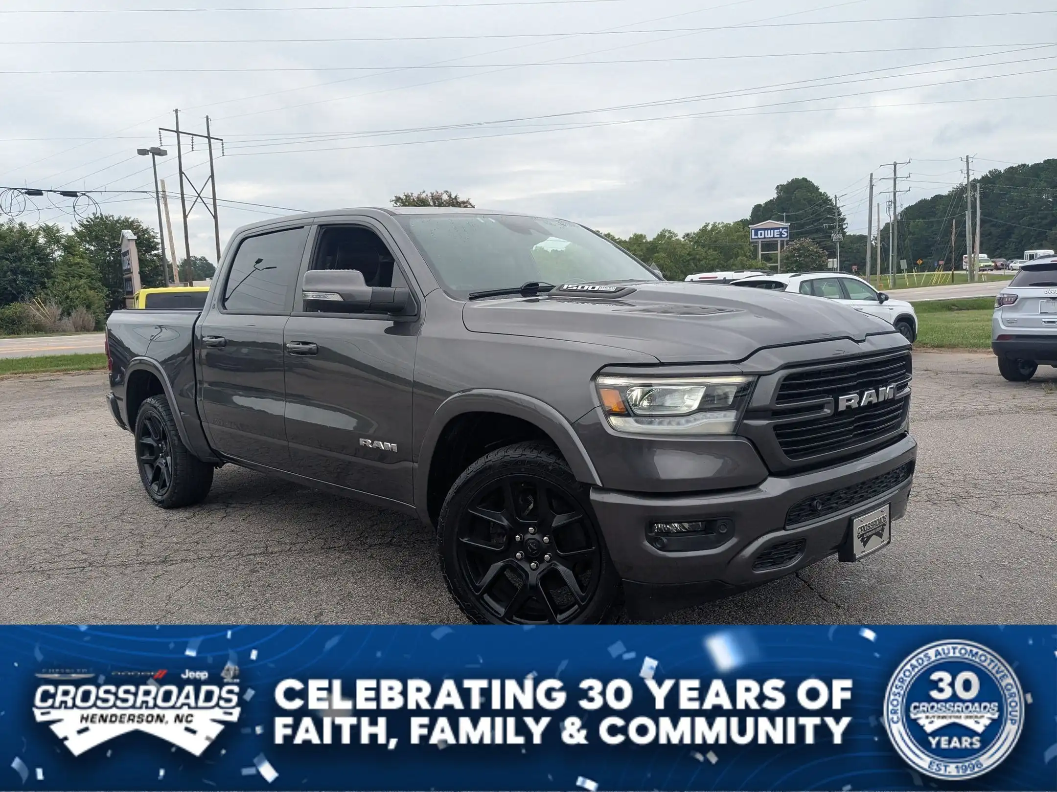 2022 RAM 1500 Laramie 4x4 Crew Cab 5'7's photo