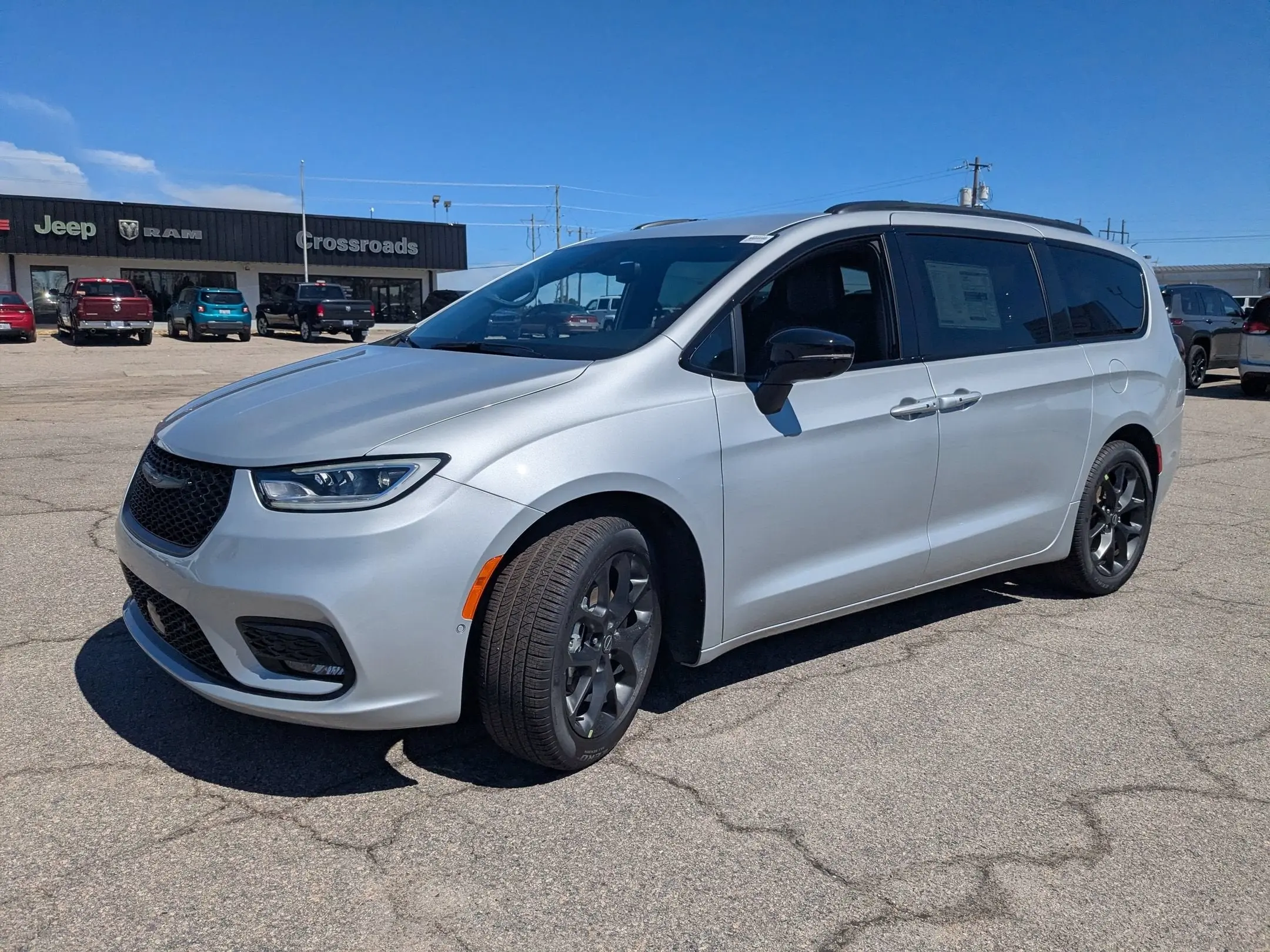 2026 Chrysler Pacifica Select photo 4