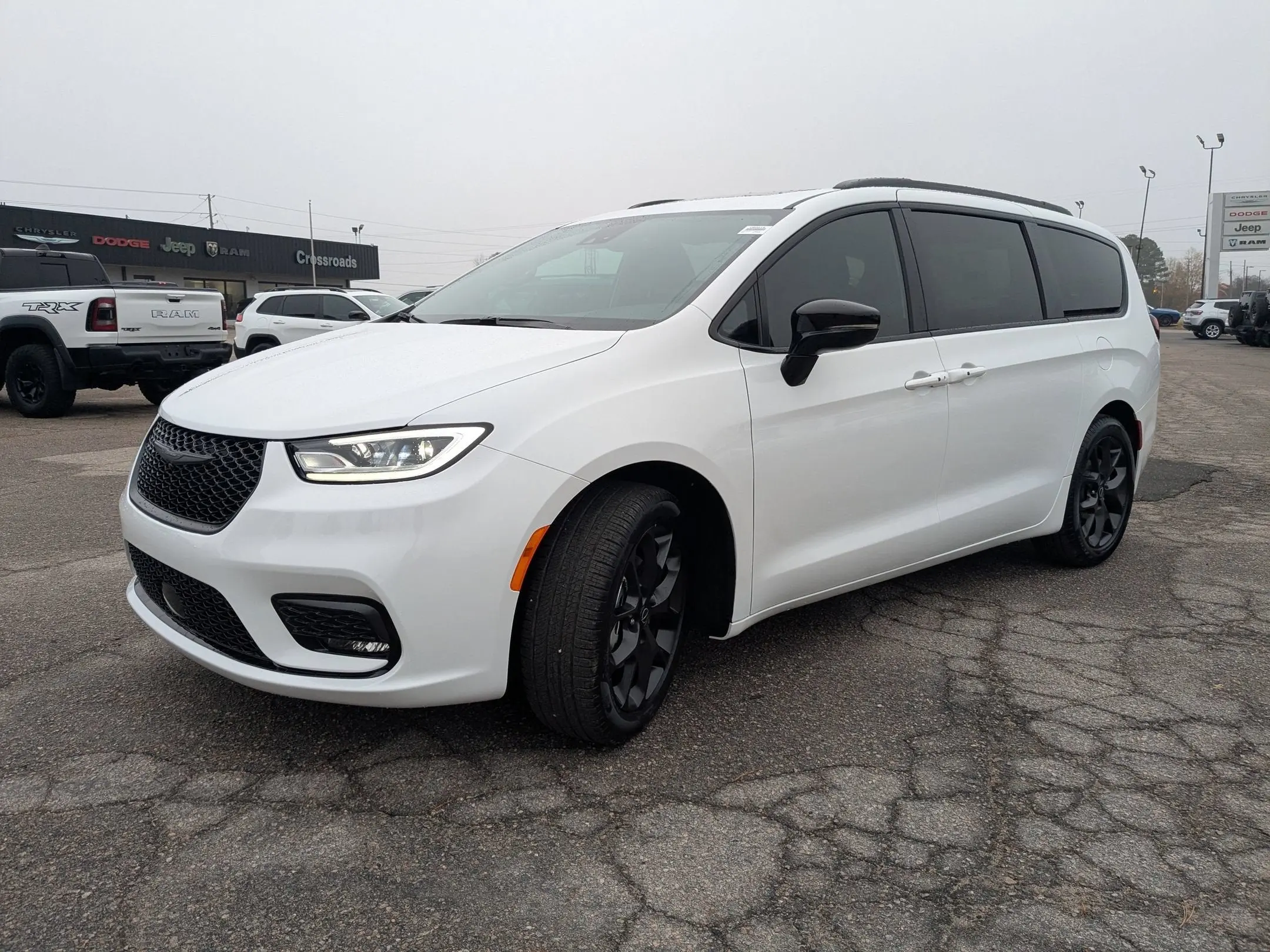 2026 Chrysler Pacifica Select photo 4