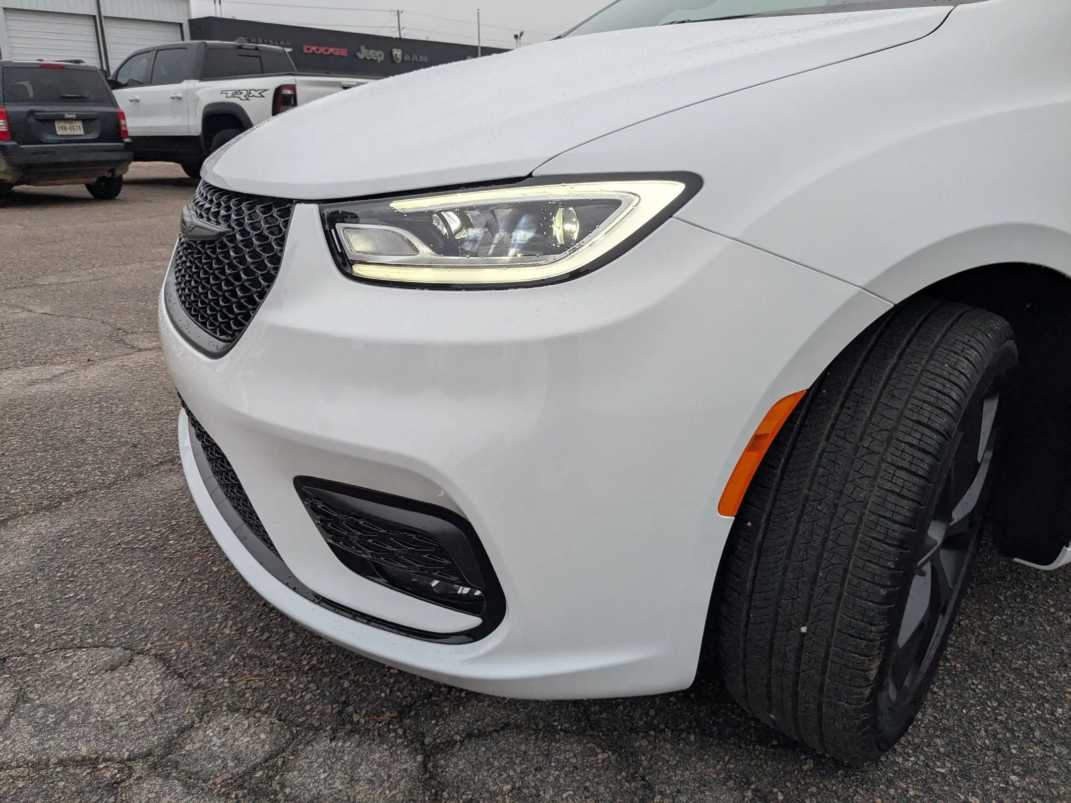 2026 Chrysler Pacifica Select photo 5