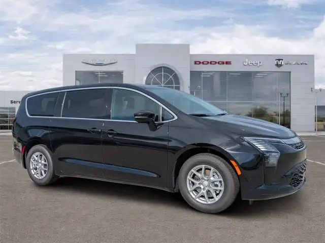 2027 Chrysler Pacifica Select's photo