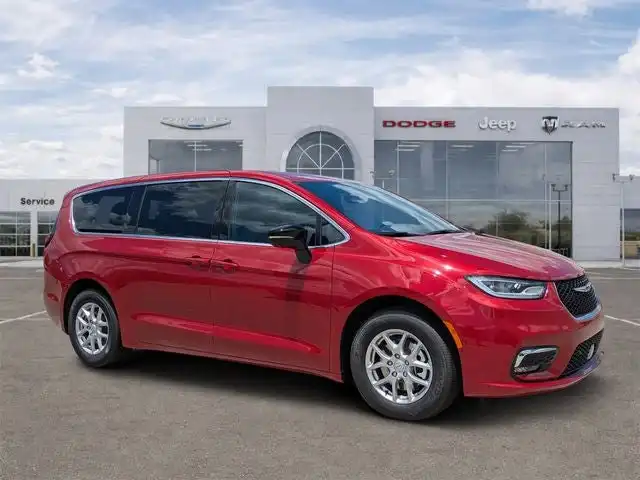 2026 Chrysler Pacifica Select's photo